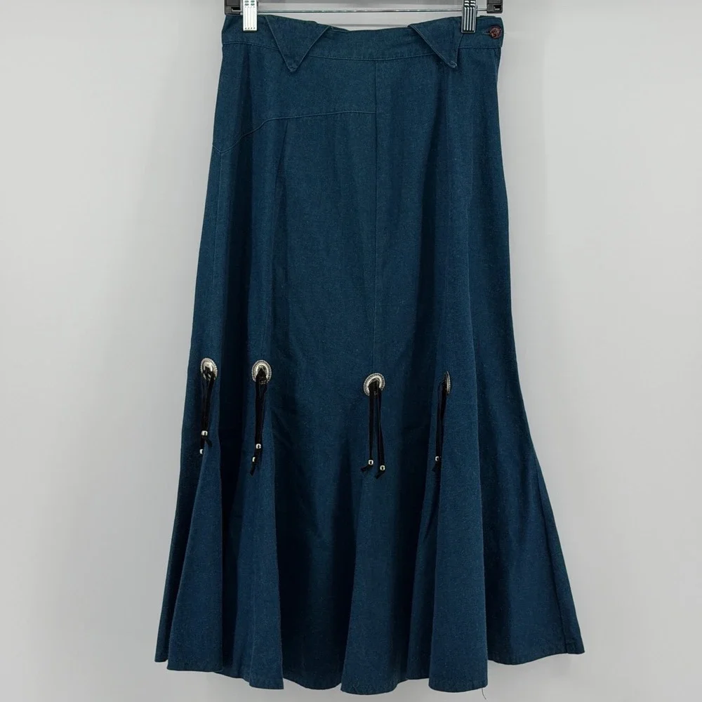 Vintage Circle T by Marilyn Lenox Woman's 9/10 Western A-Line Concho Long Skirt